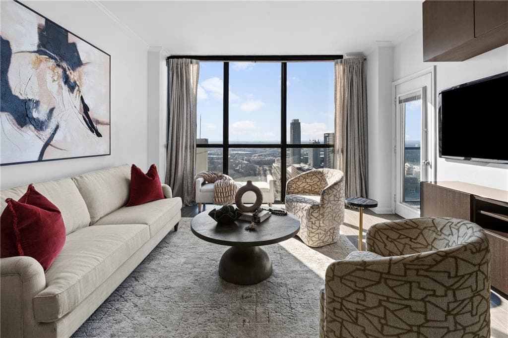 1 bedroom, 1 bathroom, 647 sq ft condominium sold at 1280 W Peachtree st. NW 3804, Atlanta, GA 30309