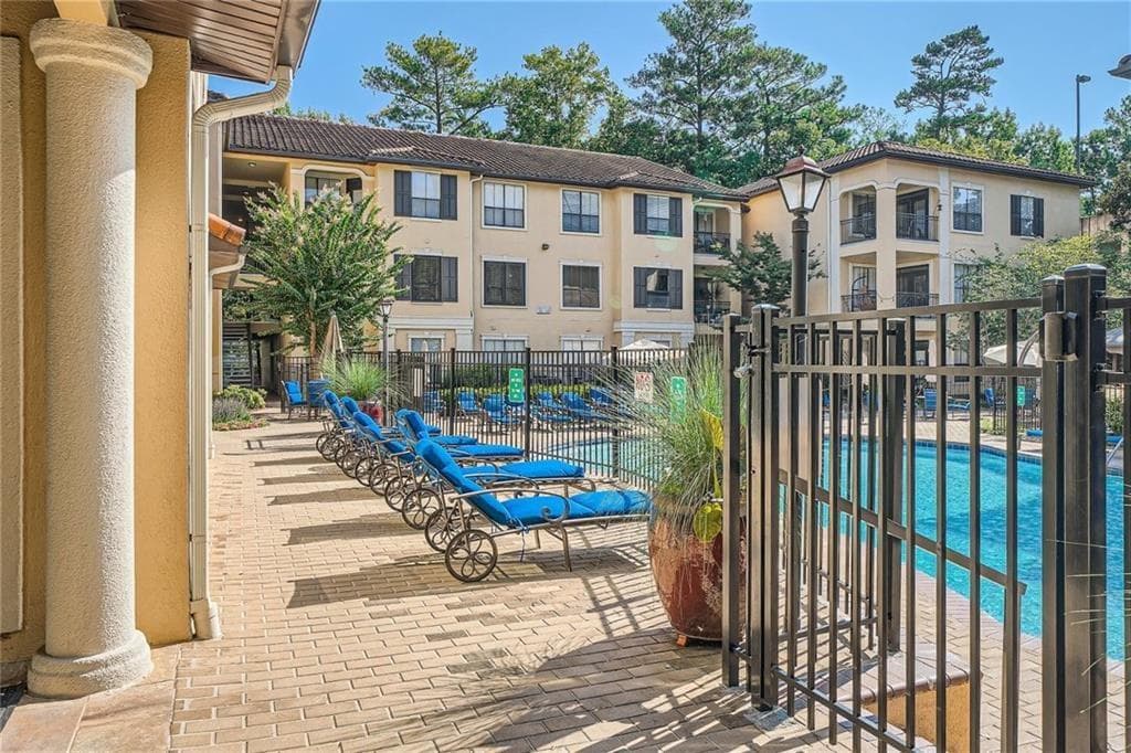 2 bedroom, 2 bathroom, 1,160 sq ft condominium sold at 3777 Peachtree Road 1221, Brookhaven, GA 30319