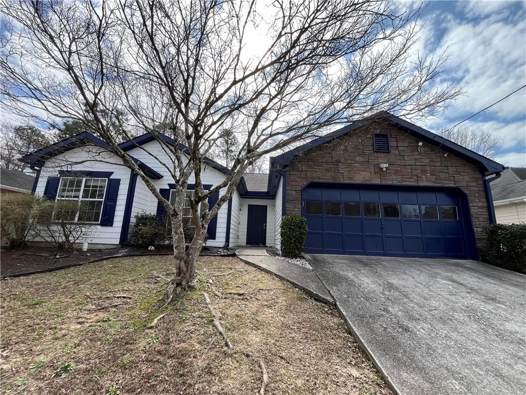 3 bedroom, 2 bathroom, 1,672 sq ft single family residence under contract at 54 Oxford Brook Way, Lawrenceville, GA 30046