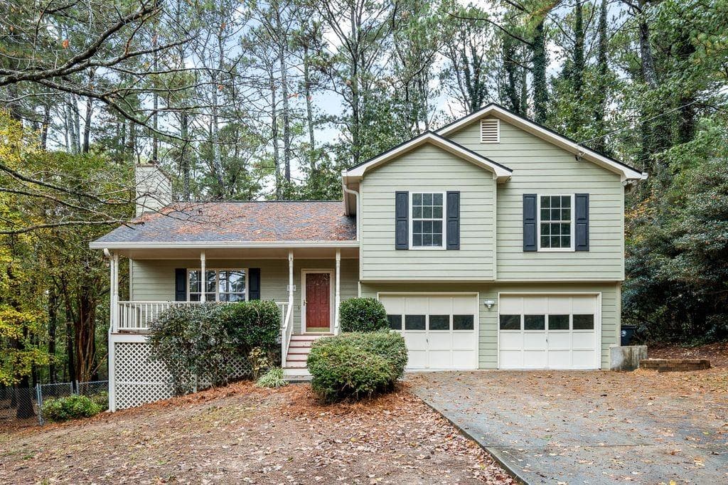 4 bedroom, 3 bathroom, 2,684 sq ft single family residence sold at 2960 Williams Farm Drive, Dacula, GA 30019