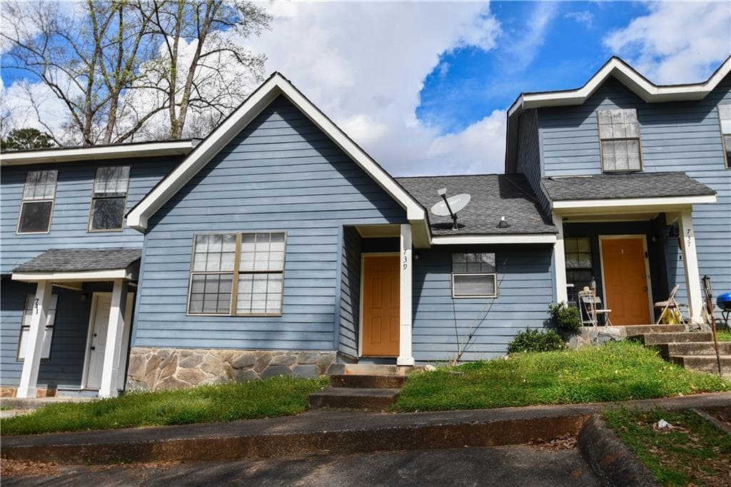 2 bedroom, 1 bathroom townhouse for rent at 735 Oak Drive, Hapeville, GA 30354 for $1,550 a month