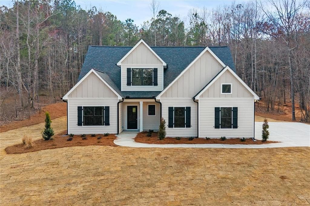 5 bedroom, 4 bathroom, 2,762 sq ft single family residence for sale at 177 West Lake Boulevard, Carrollton, GA 30116