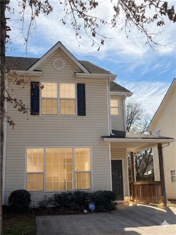 3 bedroom, 3 bathroom, 1,470 sq ft townhouse for sale at 2409 Brianna Drive, Hampton, GA 30228