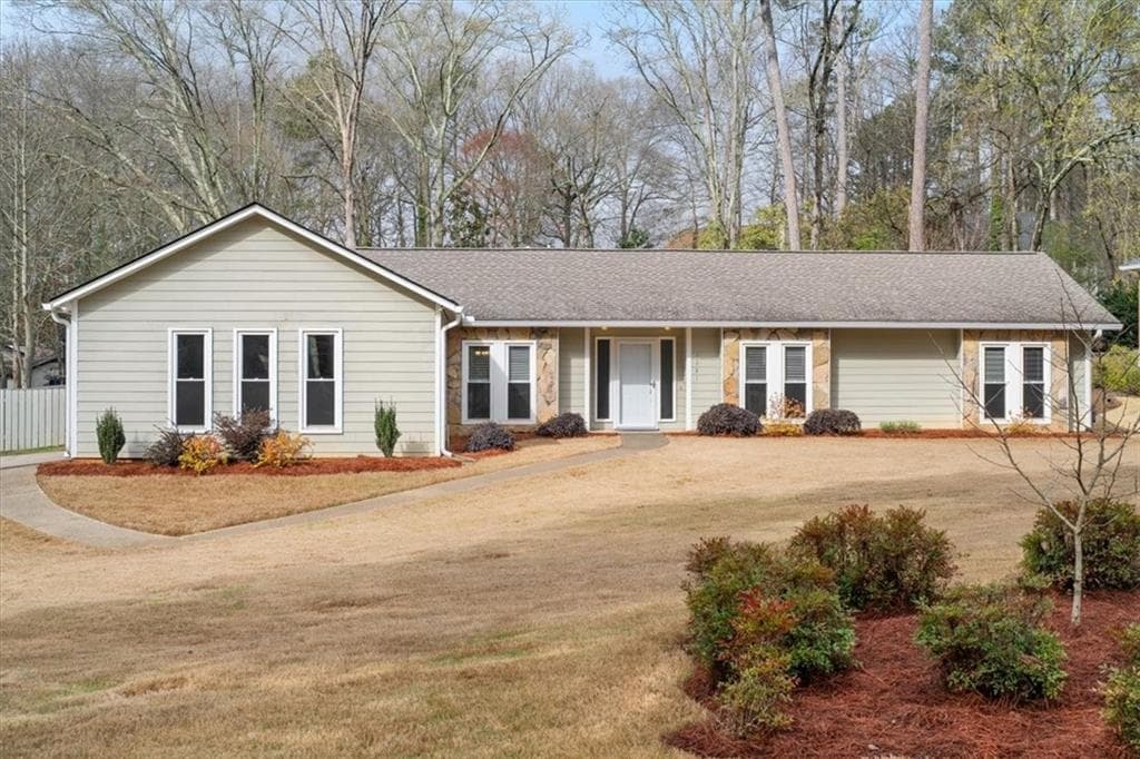 3 bedroom, 2 bathroom, 2,128 sq ft single family residence sold at 1381 Aqueduct Way, Marietta, GA 30062