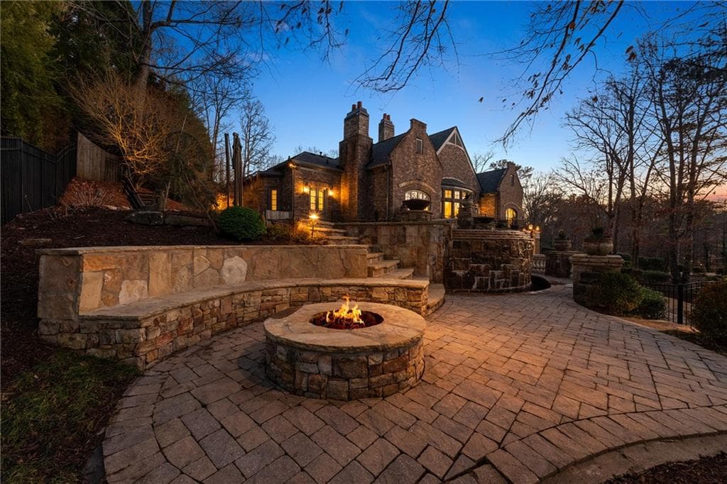5 bedroom, 6 bathroom, 7,200 sq ft single family residence sold at 1105 Stonegate Court, Roswell, GA 30075