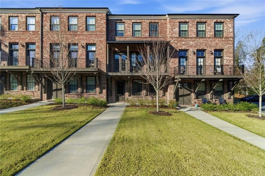 3 bedroom, 4 bathroom, 2,530 sq ft townhouse for sale at 863 Tisdale Trail, Marietta, GA 30068