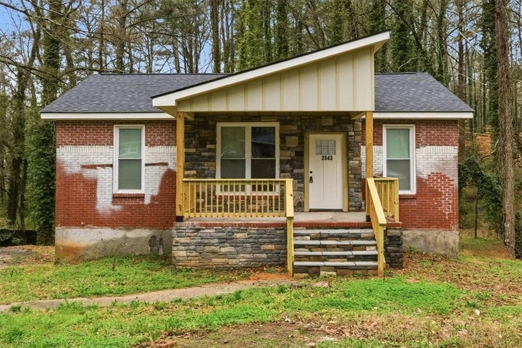 6 bedroom, 3 bathroom single family residence sold at 2543 Susan Lane, Atlanta, GA 30331