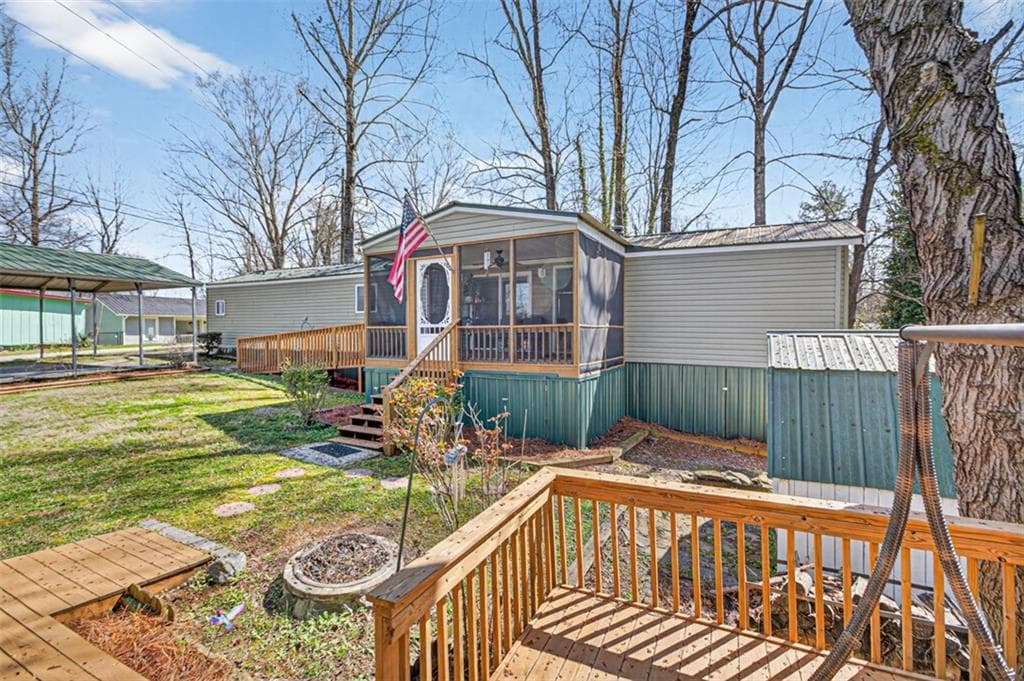 2 bedroom, 2 bathroom, 952 sq ft single family residence for sale at 5520 Mount Shores Circle, Gainesville, GA 30506