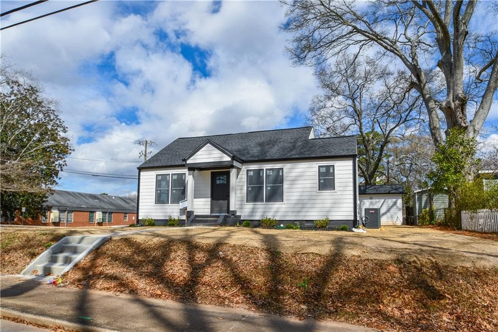 3 bedroom, 3 bathroom, 1,210 sq ft single family residence for sale at 651 North Avenue, Atlanta, GA 30354