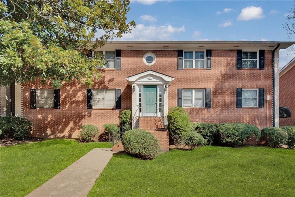 2 bedroom, 2 bathroom, 987 sq ft condominium sold at 4282 Roswell Road M2, Atlanta, GA 30342