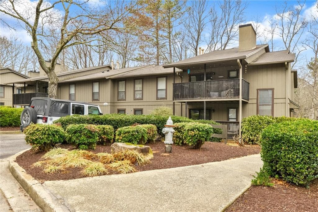 2 bedroom, 1 bathroom, 1,208 sq ft condominium for sale at 2410 Cumberland Court, Smyrna, GA 30080
