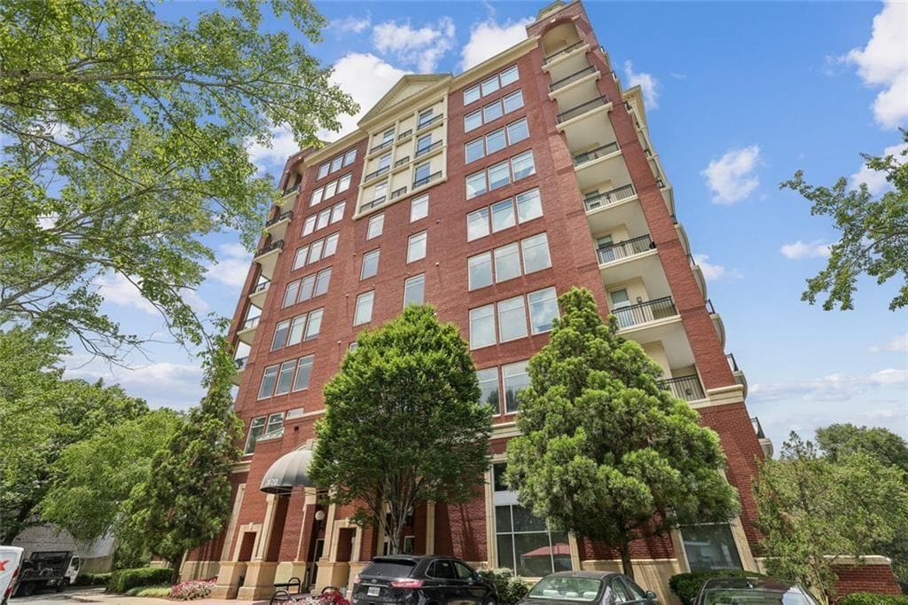 1 bedroom, 2 bathroom, 964 sq ft condominium sold at 3820 Roswell Road 1004, Atlanta, GA 30342
