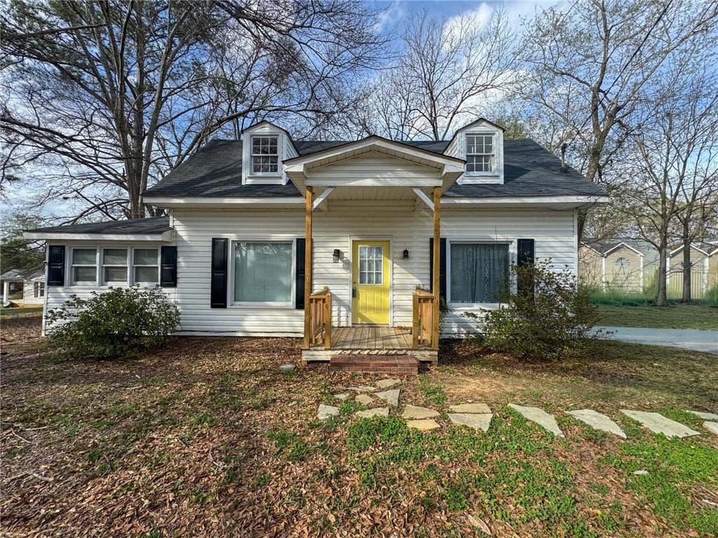 3 bedroom, 2 bathroom, 1,575 sq ft single family residence sold at 806 Fairview Road, Rockmart, GA 30153