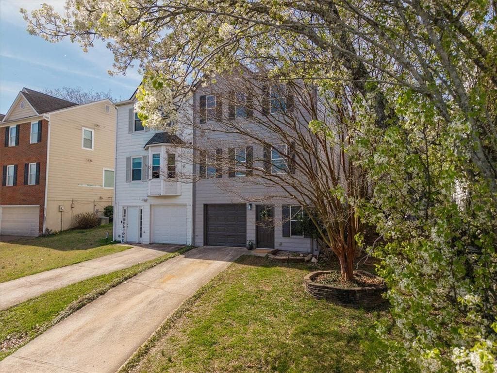 3 bedroom, 3 bathroom, 1,452 sq ft townhouse sold at 1805 Barrington, Marietta, GA 30066
