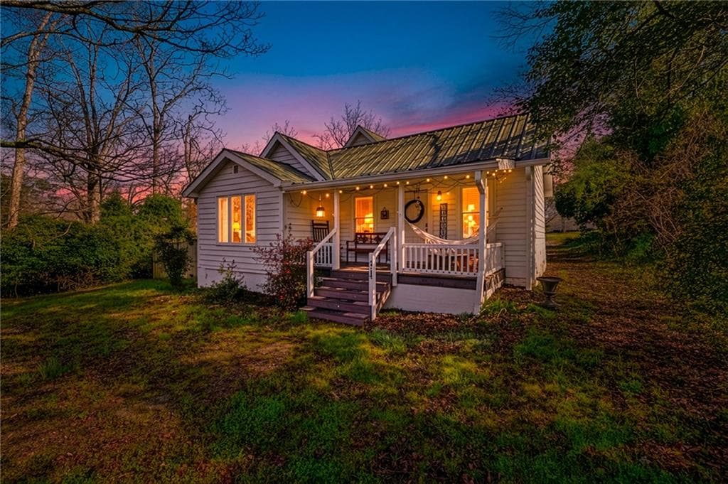 3 bedroom, 3 bathroom, 1,946 sq ft single family residence for sale at 314 Holley Street, Demorest, GA 30535