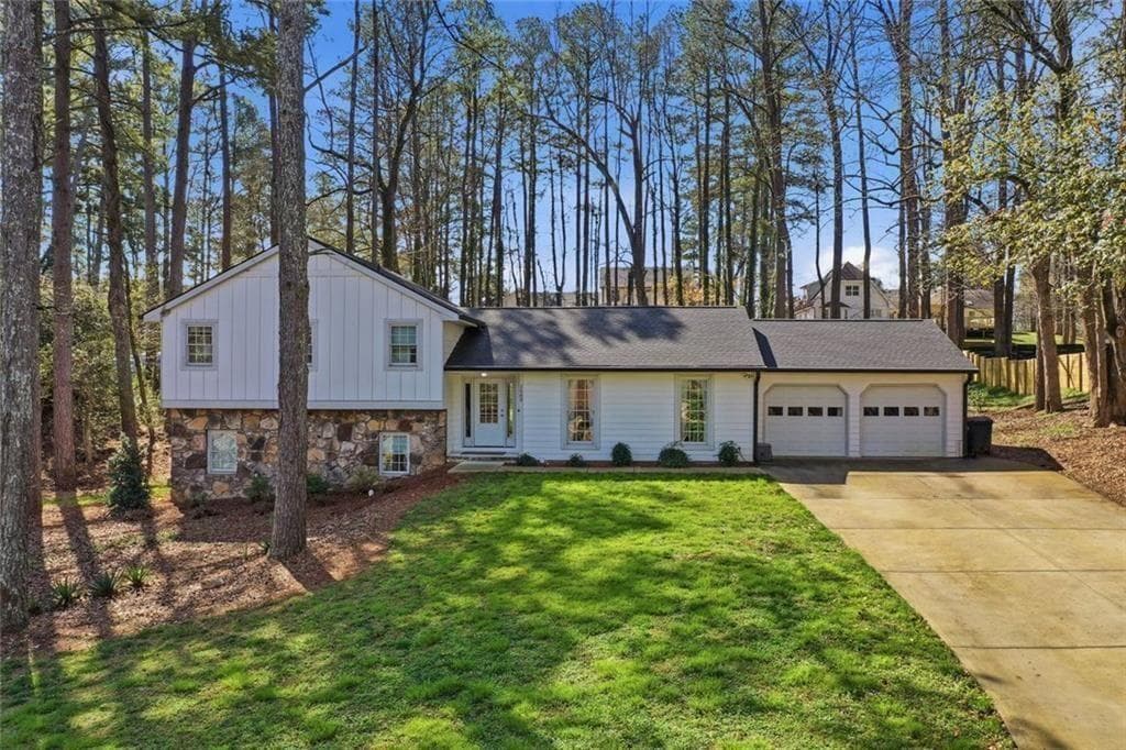 4 bedroom, 3 bathroom, 2,868 sq ft single family residence sold at 1562 Hillhaven Drive, Marietta, GA 30062