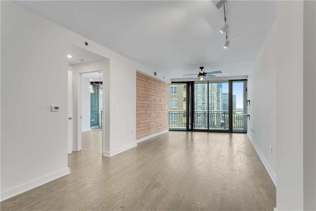 1 bedroom, 1 bathroom, 997 sq ft condominium sold at 3338 Peachtree Road 1706, Atlanta, GA 30326