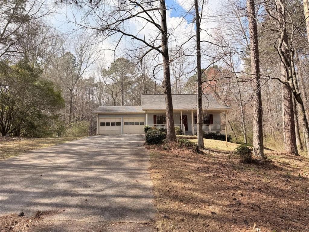 3 bedroom, 3 bathroom, 1,815 sq ft single family residence for sale at 4629 South Woodlake Lane, Conyers, GA 30013