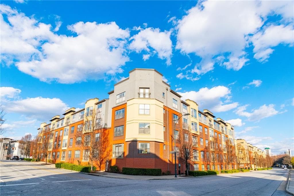1 bedroom, 1 bathroom, 750 sq ft condominium for sale at 400 17th Street 2118, Atlanta, GA 30363