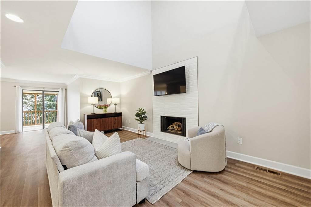 3 bedroom, 4 bathroom, 2,306 sq ft townhouse sold at 1210 Brookhaven Woods Court, Atlanta, GA 30319