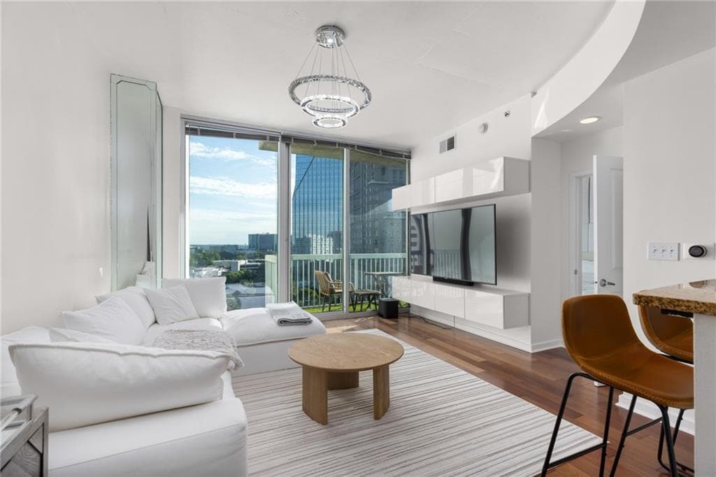 1 bedroom, 1 bathroom, 706 sq ft condominium sold at 3324 Peachtree Road 1304, Atlanta, GA 30326