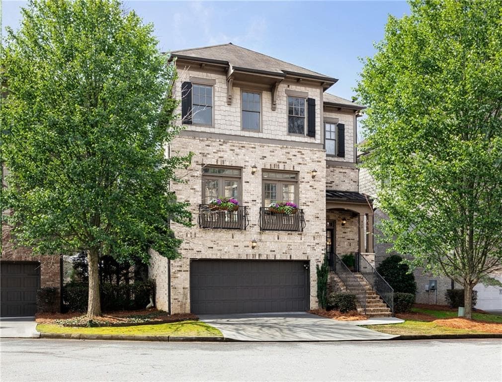 4 bedroom, 4 bathroom, 3,256 sq ft single family residence sold at 929 Canterbury Lane, Atlanta, GA 30324