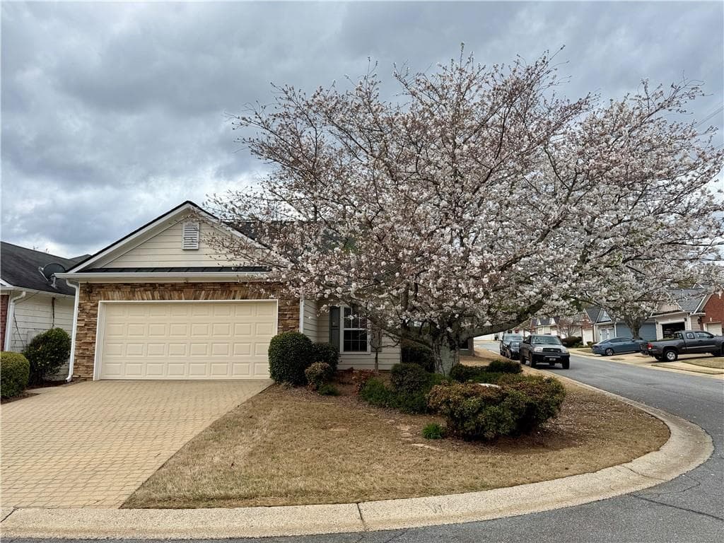 2 bedroom, 2 bathroom, 1,568 sq ft condominium sold at 1418 Raven Rock Trail, Kennesaw, GA 30152