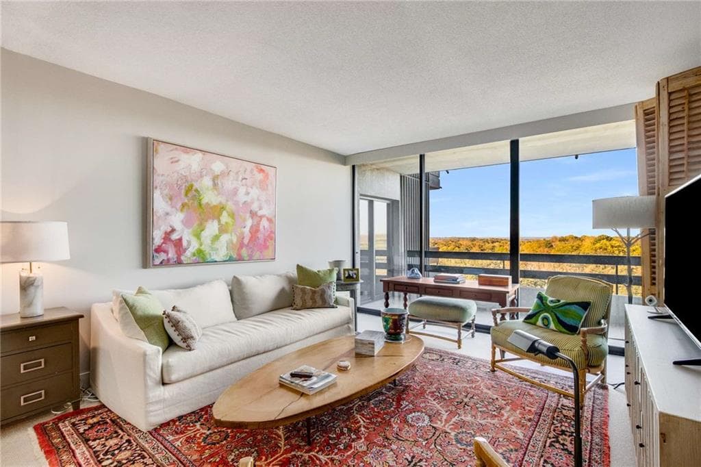 1 bedroom, 2 bathroom, 1,630 sq ft condominium under contract at 2660 Peachtree Road 14B, Atlanta, GA 30305