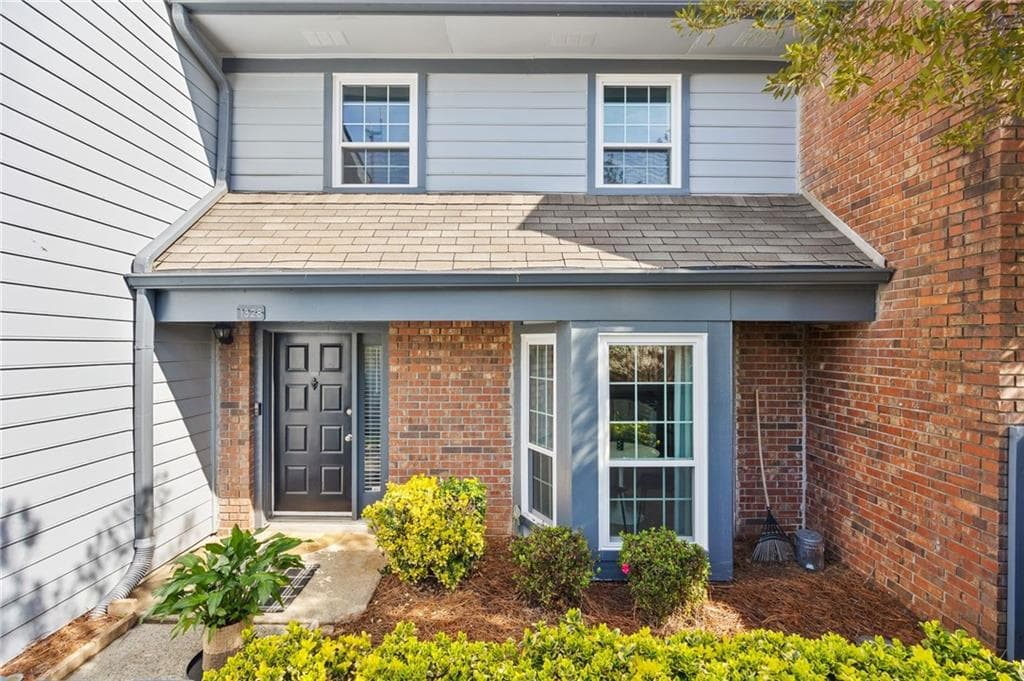2 bedroom, 3 bathroom, 1,372 sq ft condominium sold at 1328 Weatherstone Way, Atlanta, GA 30324