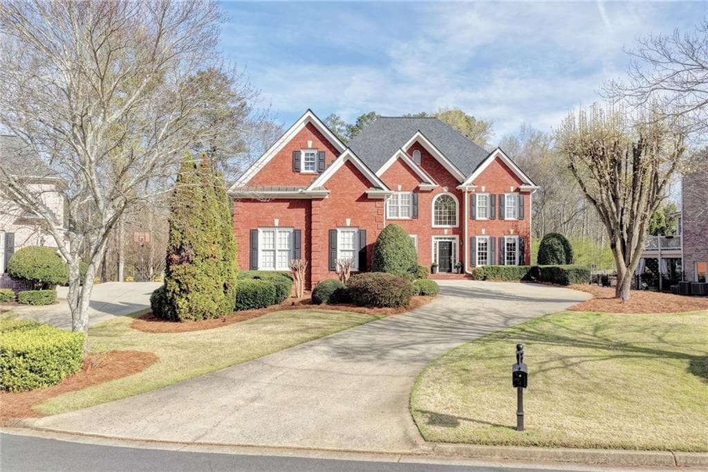 5 bedroom, 5 bathroom, 5,487 sq ft single family residence sold at 7640 Stratton Point, Suwanee, GA 30024