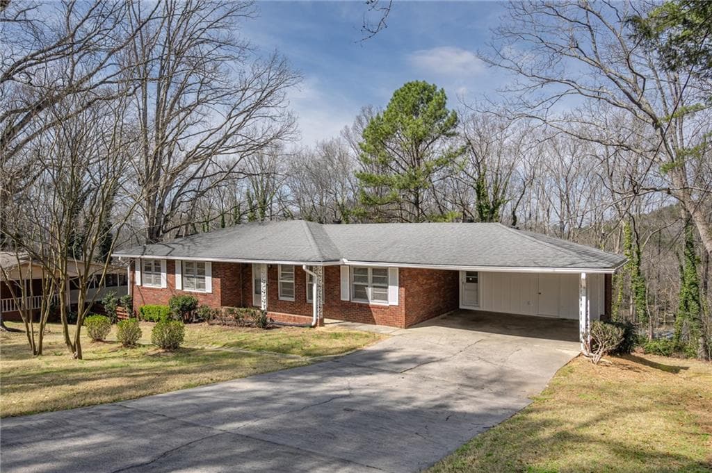 3 bedroom, 3 bathroom, 2,984 sq ft single family residence for sale at 33 Summit Drive, Lindale, GA 30147