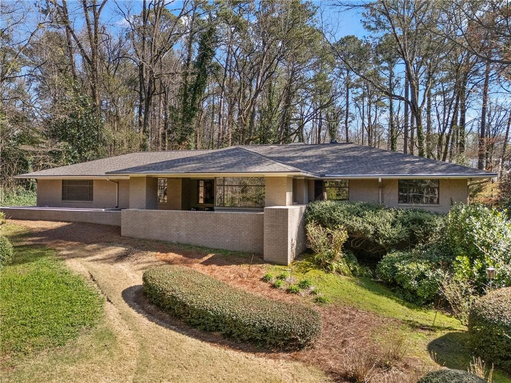 4 bedroom, 3 bathroom, 3,173 sq ft single family residence sold at 374 Londonberry Road, Atlanta, GA 30327