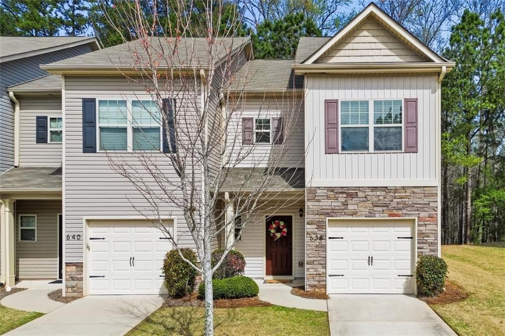 3 bedroom, 3 bathroom, 1,656 sq ft townhouse sold at 638 Oakside Place, Acworth, GA 30102