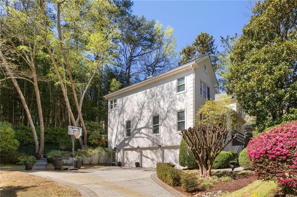 4 bedroom, 4 bathroom, 3,286 sq ft single family residence sold at 1013 Lenox Valley Drive, Atlanta, GA 30324