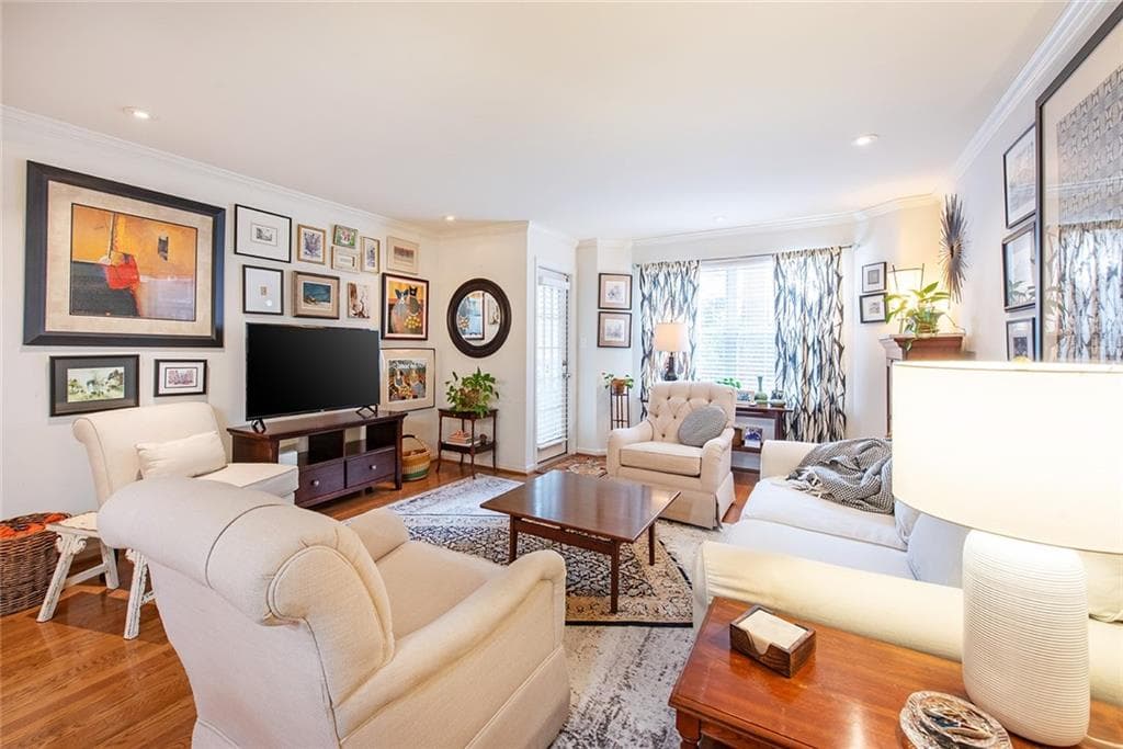 1 bedroom, 1 bathroom, 690 sq ft condominium sold at 3076 Chastain Park Court, Atlanta, GA 30342
