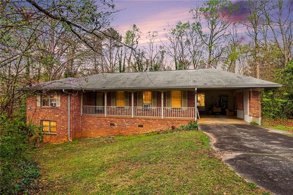 2 bedroom, 2 bathroom, 1,600 sq ft single family residence sold at 2815 Indian Trail Drive, Tucker, GA 30082