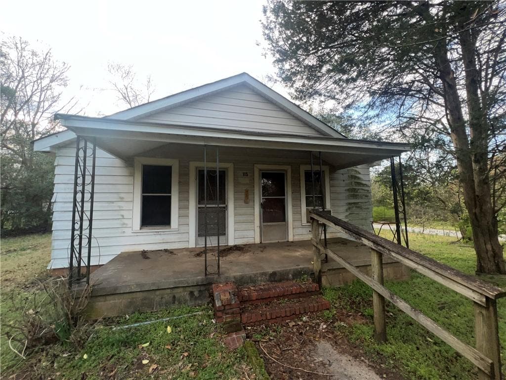 2 bedroom, 2 bathroom, 1,568 sq ft single family residence sold at 115 Melton Street, Griffin, GA 30223