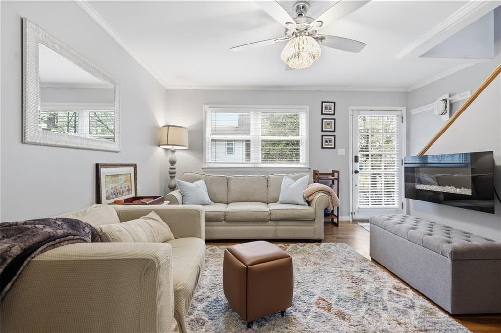 2 bedroom, 1 bathroom, 754 sq ft condominium sold at 381 10th Street 4, Atlanta, GA 30309