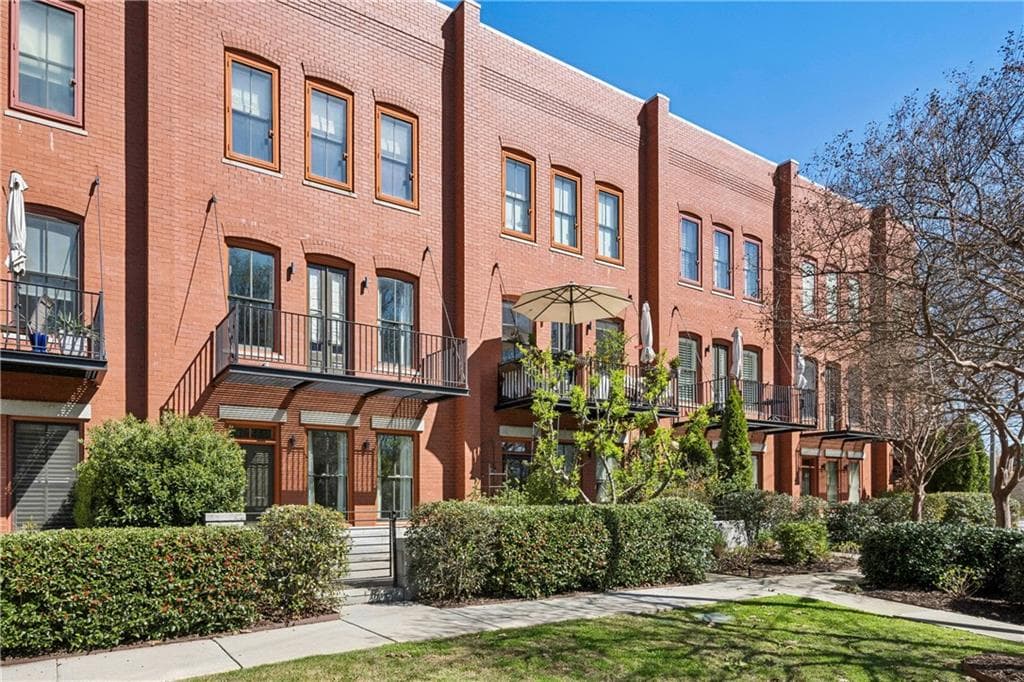 3 bedroom, 4 bathroom, 2,242 sq ft townhouse sold at 432 E Howard Avenue 20, Decatur, GA 30030
