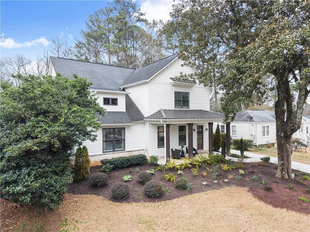 5 bedroom, 5 bathroom, 4,250 sq ft single family residence sold at 1125 Janes Lane, Atlanta, GA 30324