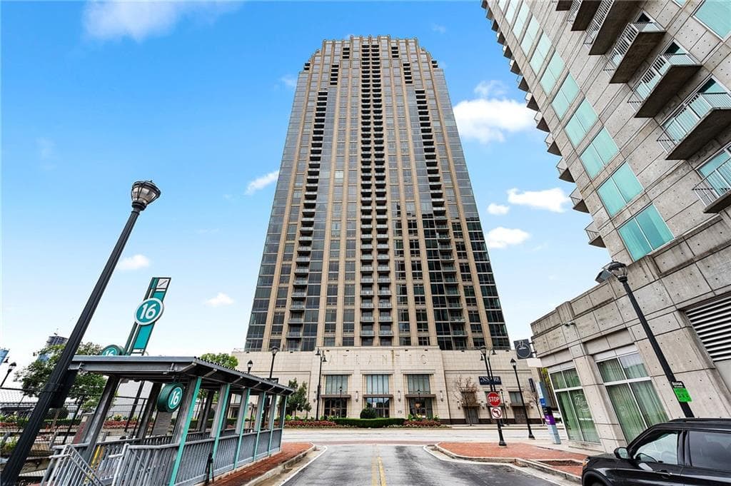 2 bedroom, 3 bathroom, 1,369 sq ft condominium sold at 270 17th Street 702, Atlanta, GA 30363