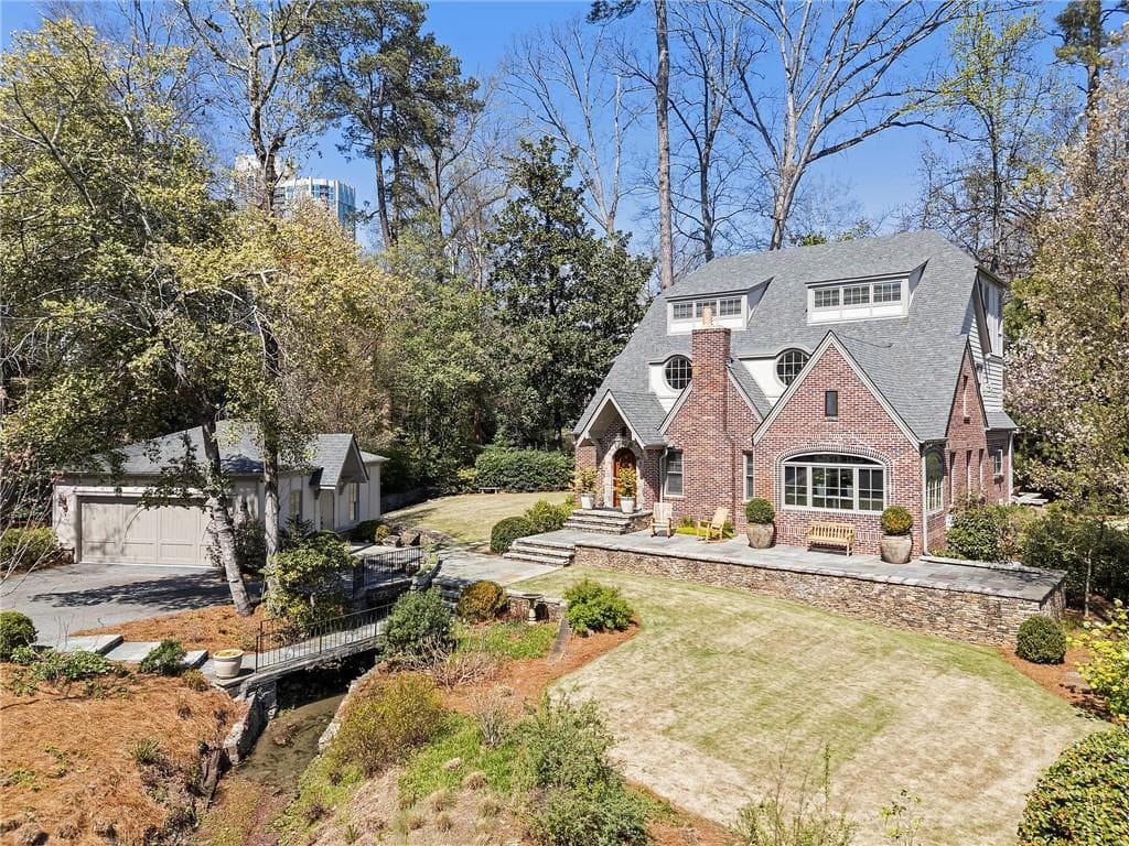 6 bedroom, 6 bathroom, 4,000 sq ft single family residence sold at 120 Peachtree Way, Atlanta, GA 30305