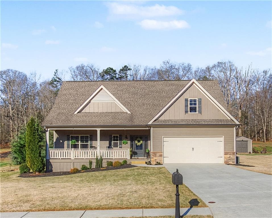 3 bedroom, 3 bathroom, 2,484 sq ft single family residence sold at 6725 Little Whistle Way, Clermont, GA 30527