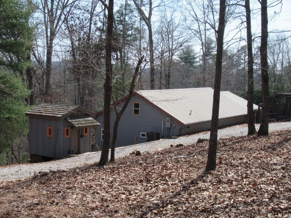 1 bedroom, 1 bathroom, 1,040 sq ft single family residence for sale at 378 Laurel Circle, Dahlonega, GA 30533