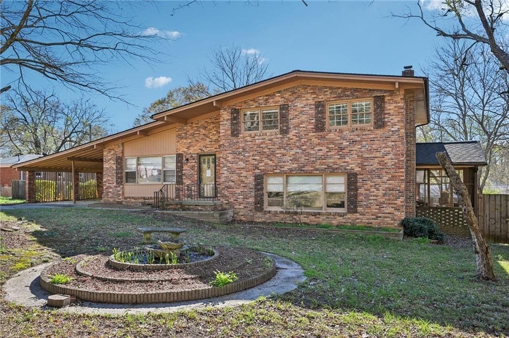 4 bedroom, 2 bathroom, 1,969 sq ft single family residence for sale at 1324 N Hicks Circle, Conyers, GA 30012
