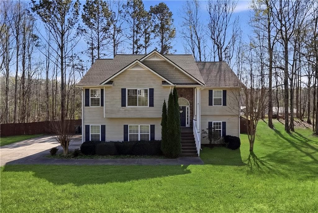 4 bedroom, 3 bathroom, 2,467 sq ft single family residence for sale at 172 Polo Crossing, Hiram, GA 30141