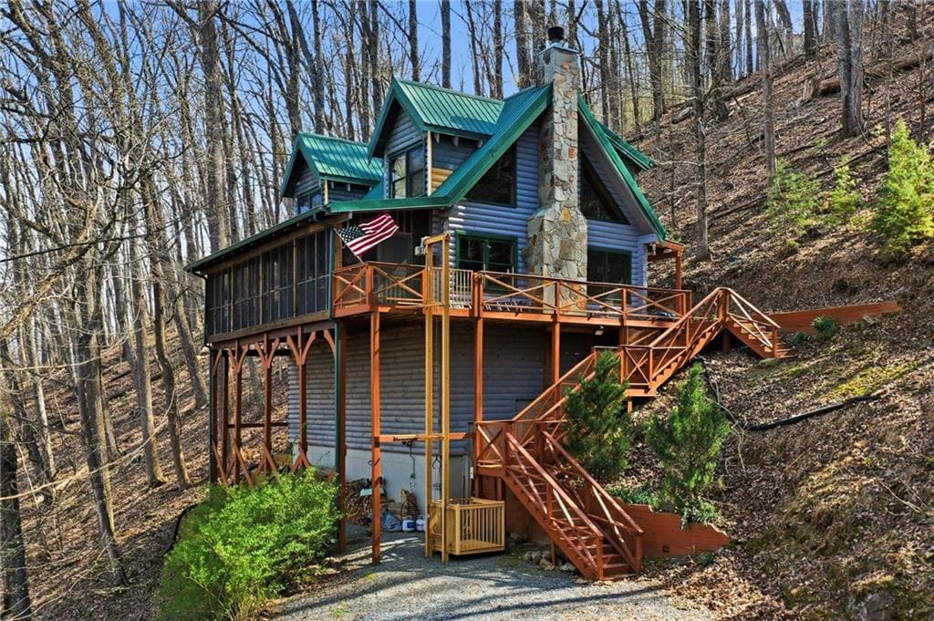3 bedroom, 2 bathroom, 1,296 sq ft single family residence for sale at 947 Skyview Drive, Ellijay, GA 30536