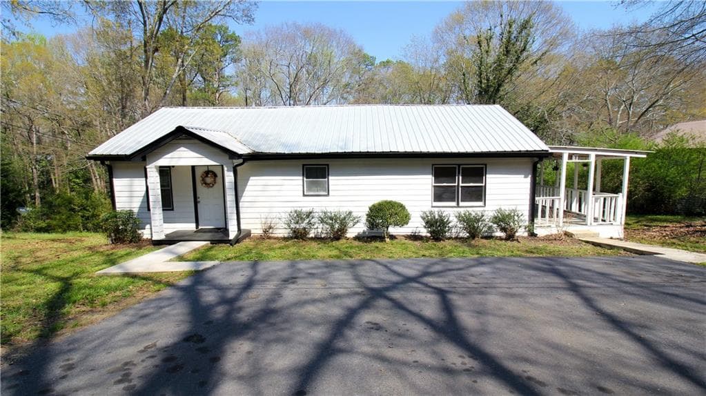 899 E Doyle Street, Toccoa, GA 30577 — most recent listing photo