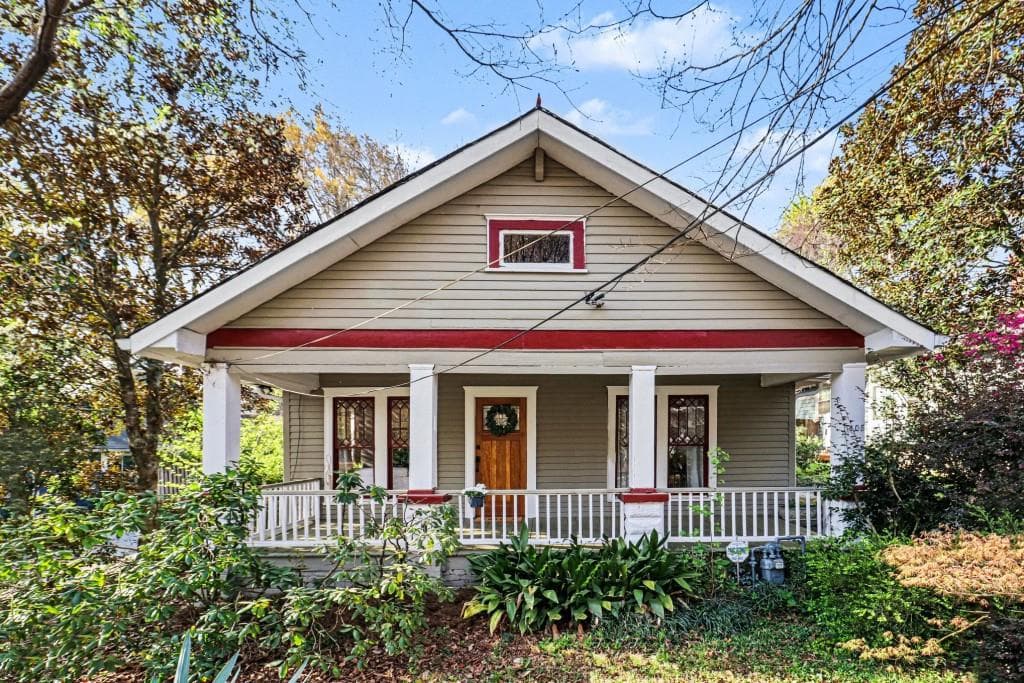 3 bedroom, 1 bathroom, 1,250 sq ft single family residence sold at 1405 May Avenue, Atlanta, GA 30316
