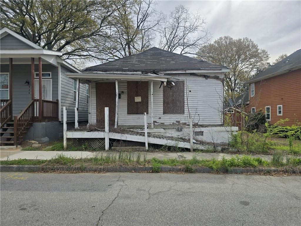 3 bedroom, 2 bathroom, 1,100 sq ft single family residence for sale at 928 Welch Street, Atlanta, GA 30310